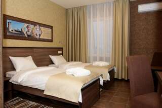 Отель Hotel Lubenska Sloboda Olʼshanka Большой двухместный номер с 1 кроватью или 2 отдельными кроватями-6